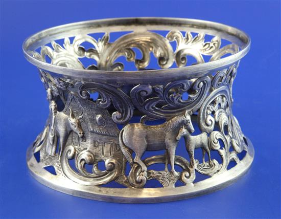 A George V silver dish ring, 15 oz.